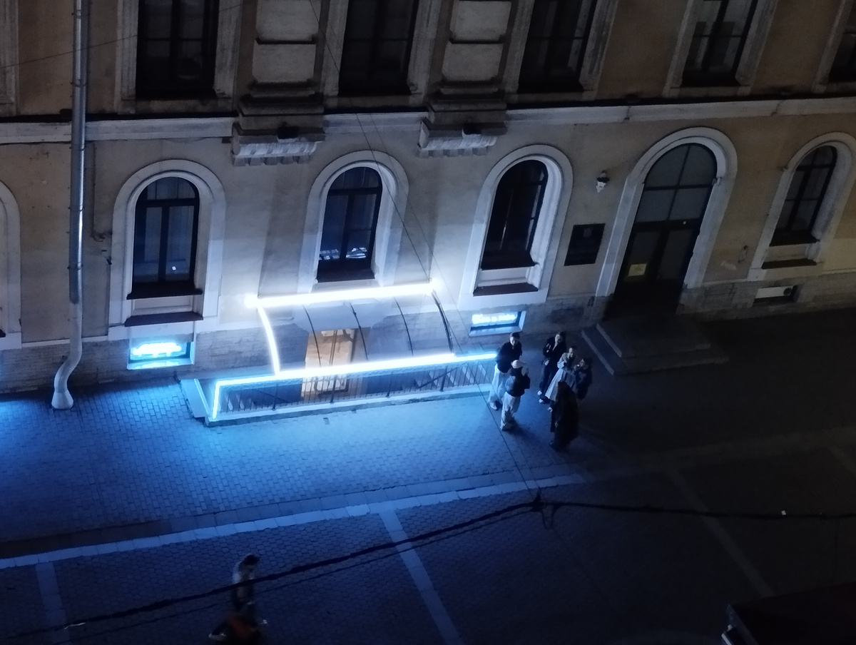 Ночь. Улица. Фонарь. Аптеки не хватает...