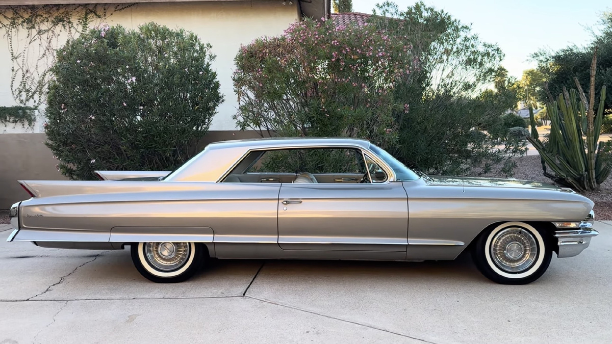 Cadillac Coupe DeVille 1962 года