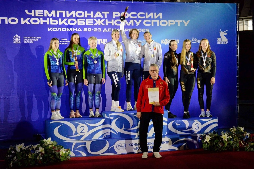    Ольга Фаткулина вместе с Ариной Аминевой и Марией Гудошниковой выиграл командный спринт на чемпионате России в Коломне. Фото Федерации конькобежного спорта России