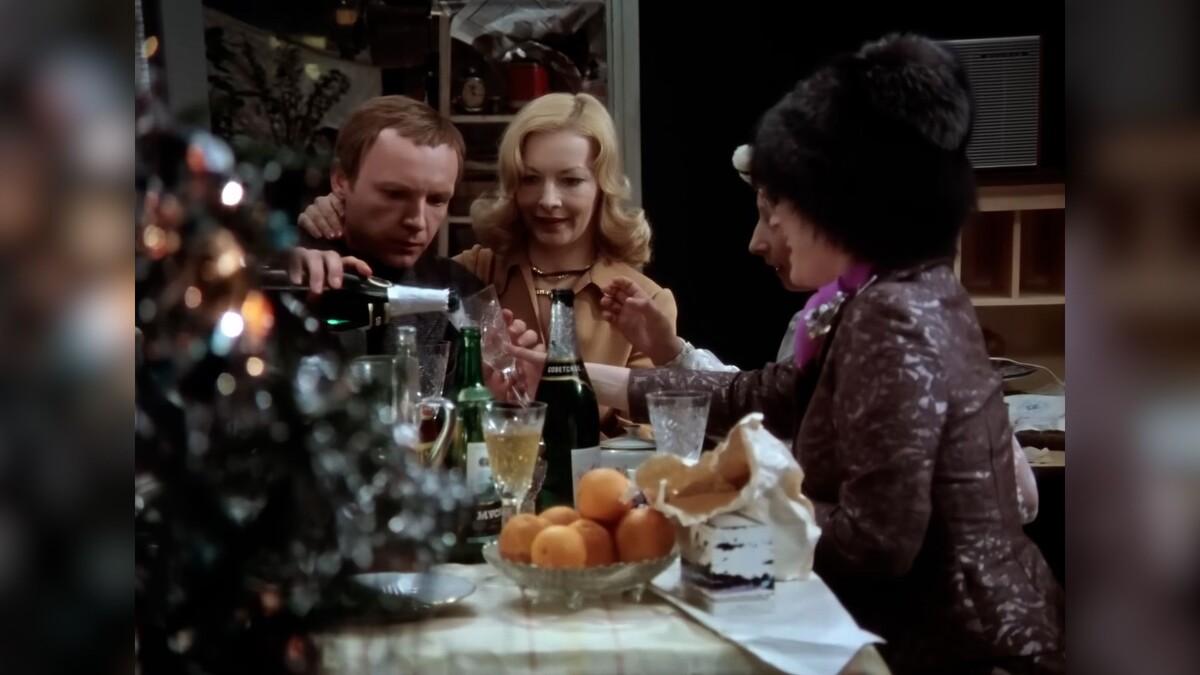 Фото: Кадр из к/ф «Ирония судьбы, или С лёгким паром!»/Режиссер Эльдар Рязанов/ Киностудия «Мосфильм». Творческое объединение телевизионных фильмов/1976 год