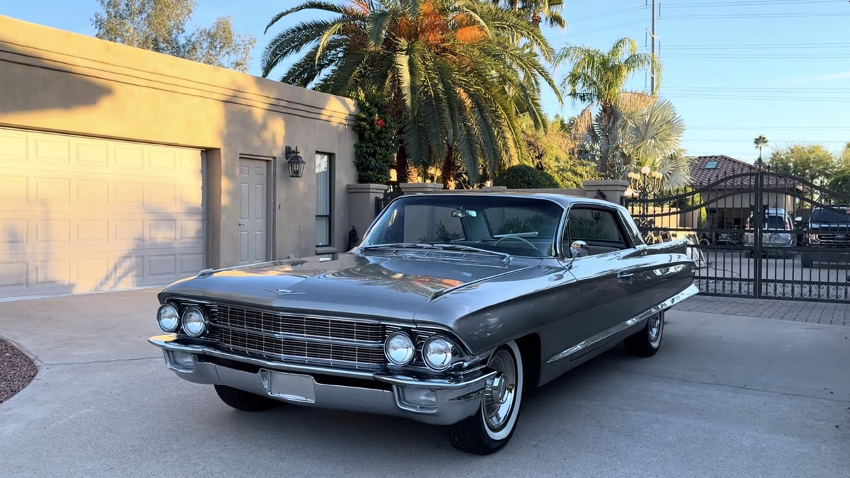 Cadillac Coupe DeVille 1962 года