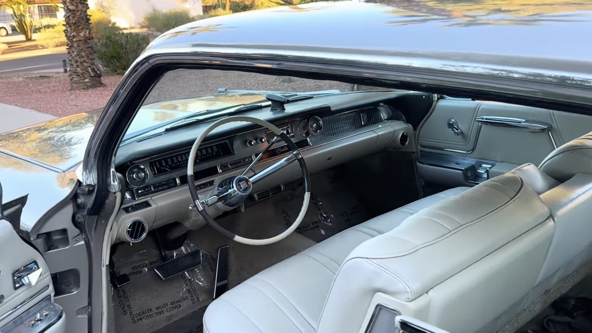 Cadillac Coupe DeVille 1962 года