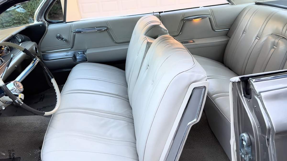 Cadillac Coupe DeVille 1962 года