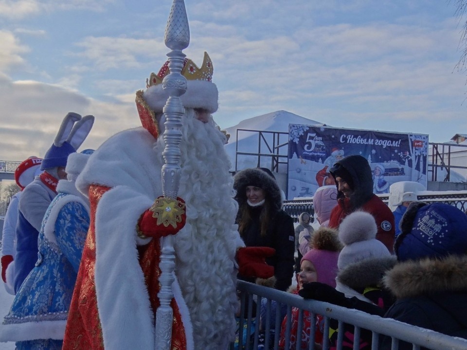    24 декабря в Ижевск приехал поезд Деда Мороза. Фото: пресс-служба Горьковской железной дороги