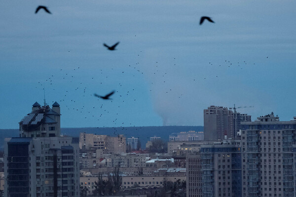 Дым над Киевом / Gleb Garanich/Reuters  