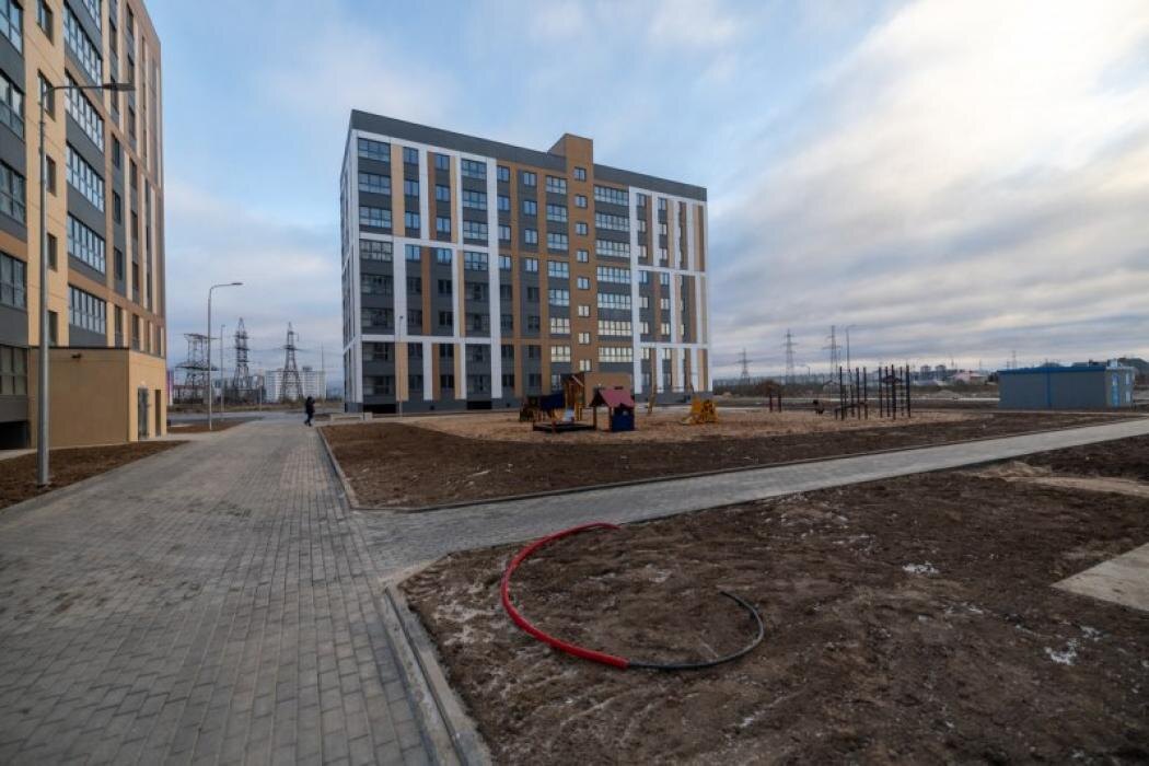 Михаил Ведерников высоко оценил темпы создания нового микрорайона в Псковском округе
Фото: пресс-служба правительства Псковской области