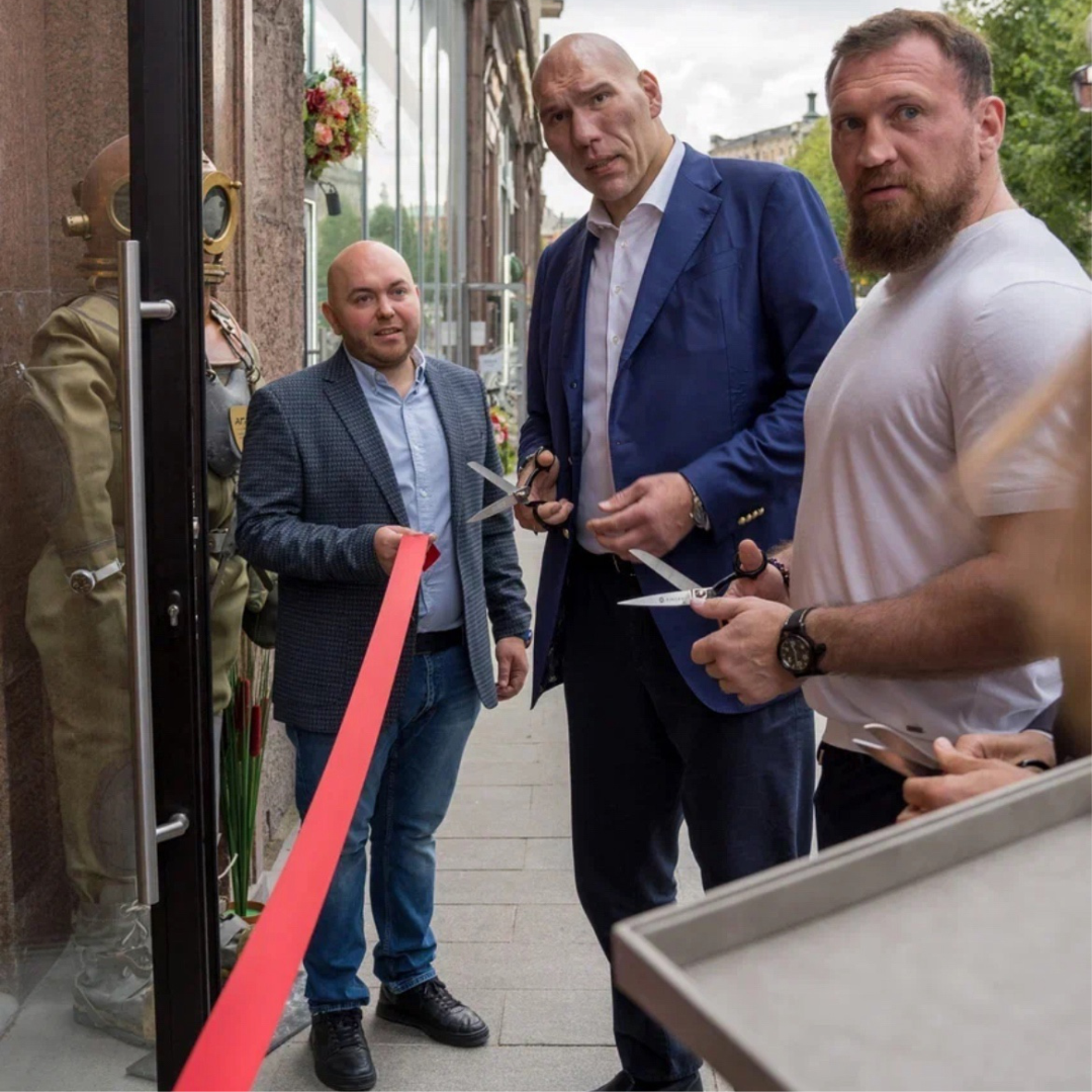 Москва, ул. Тверская, 4, открытие фирменного магазина Златоустовского часового завода