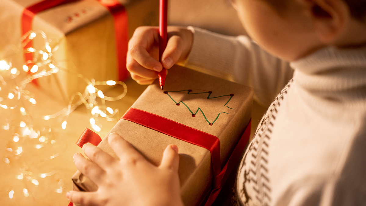     Фото: marialevkina/Shutterstock/FOTODOM Дорогой подарок и ценный подарок — не всегда одно и то же