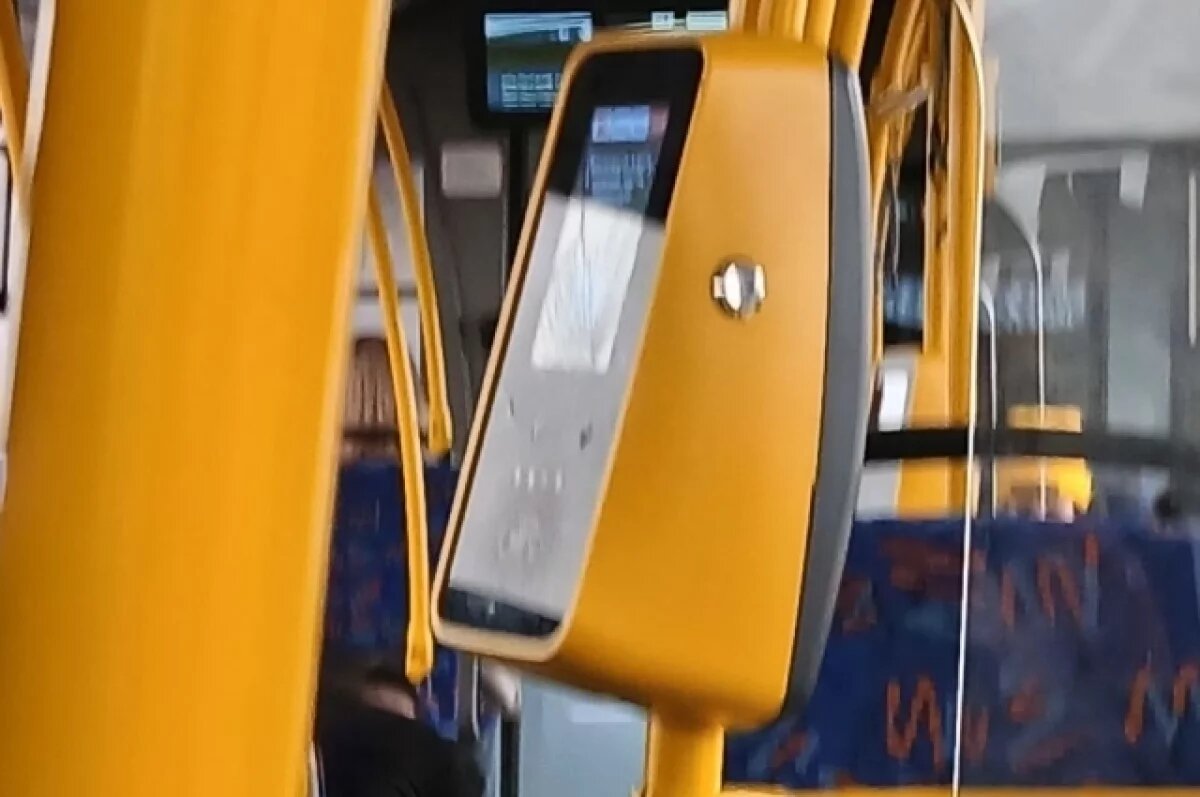    Петербуржец избил контролера автобуса и порвал его удостоверение