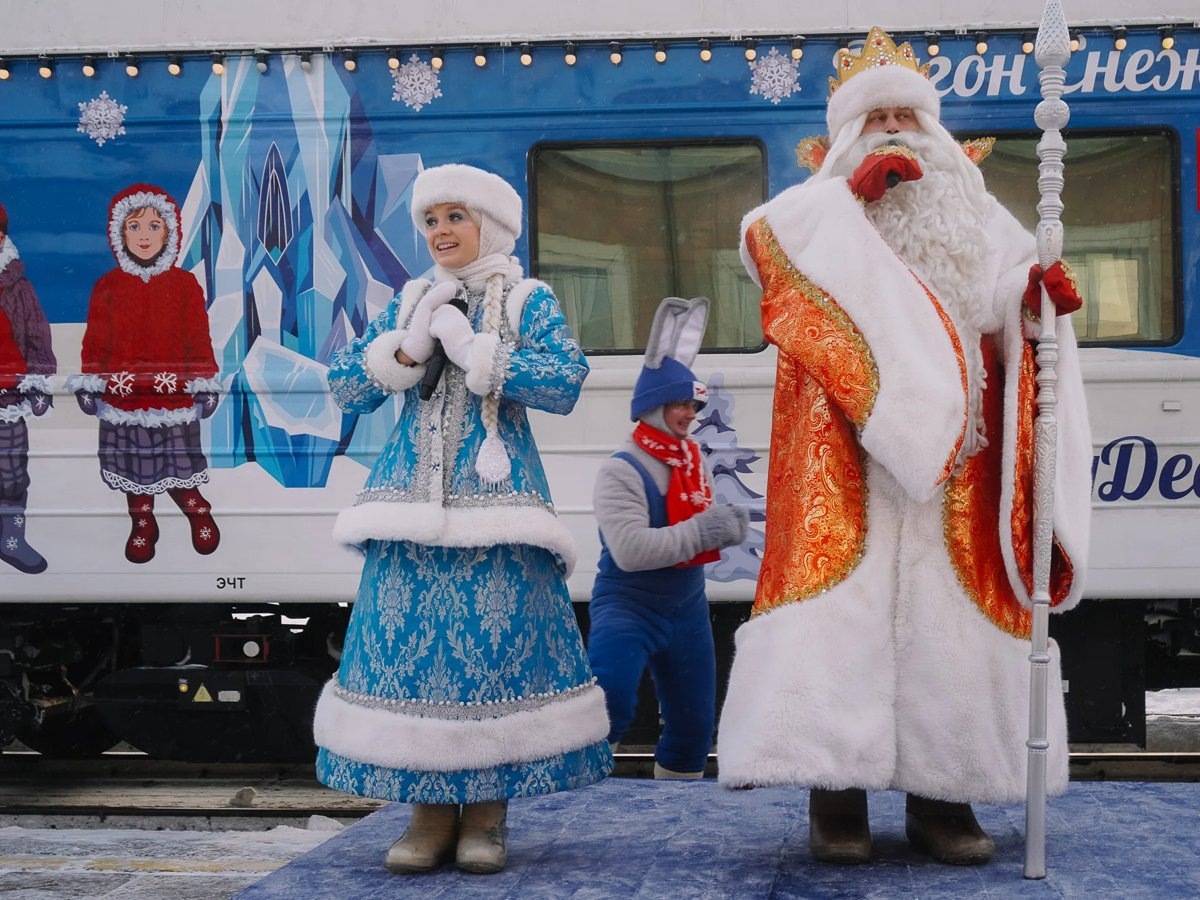    Конечно, со снегурочкой