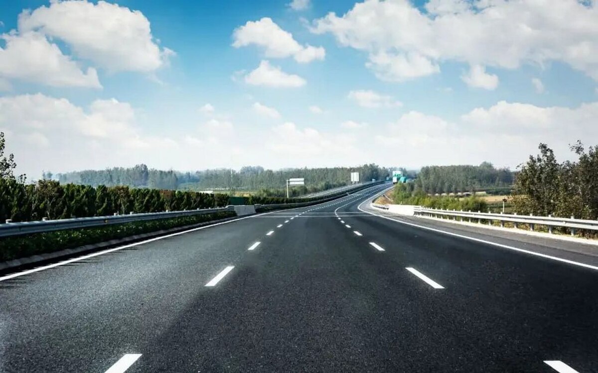    Правительство выделило Крыму 4,2 млрд рублей на строительство дороги до Алушты Фото – ru.freepik.com