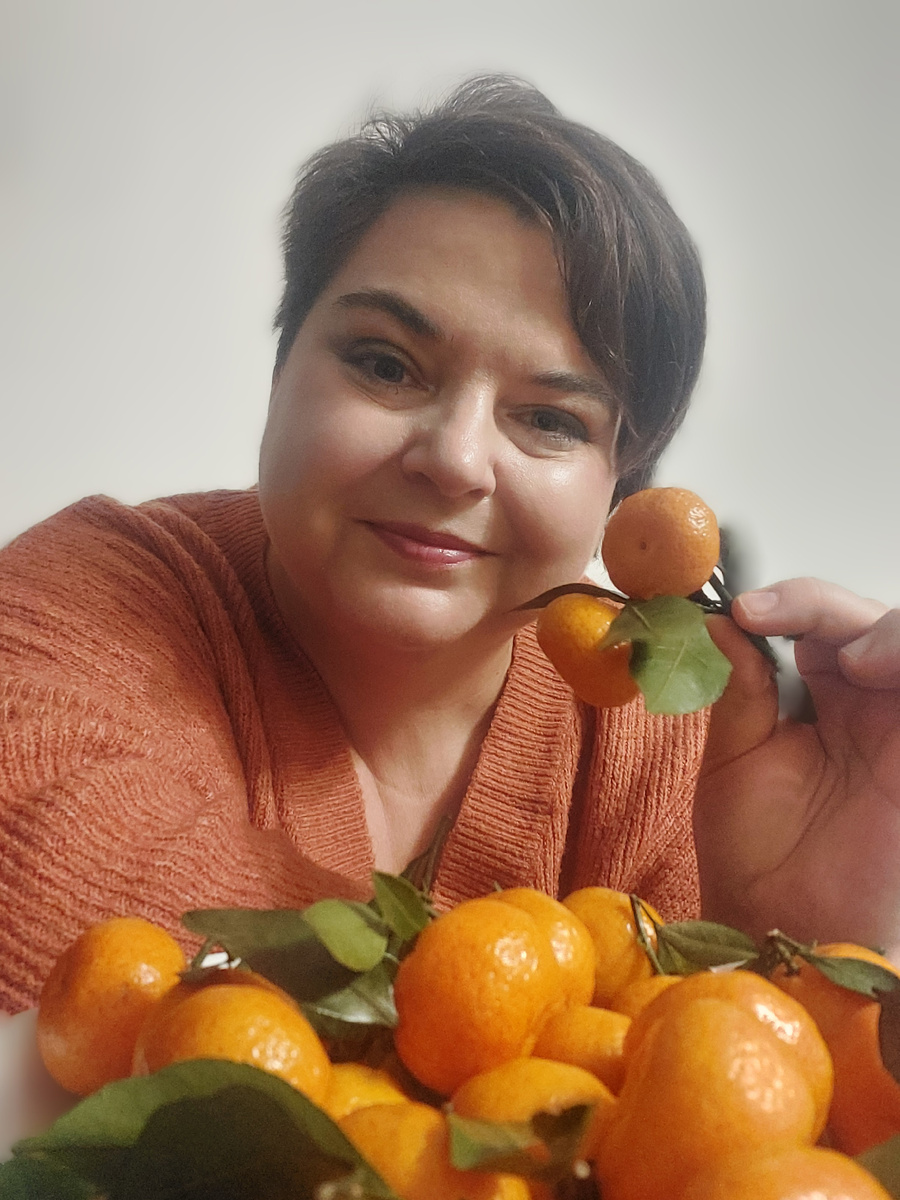 С наступающими праздниками,  пусть у вас все будет мандариново!