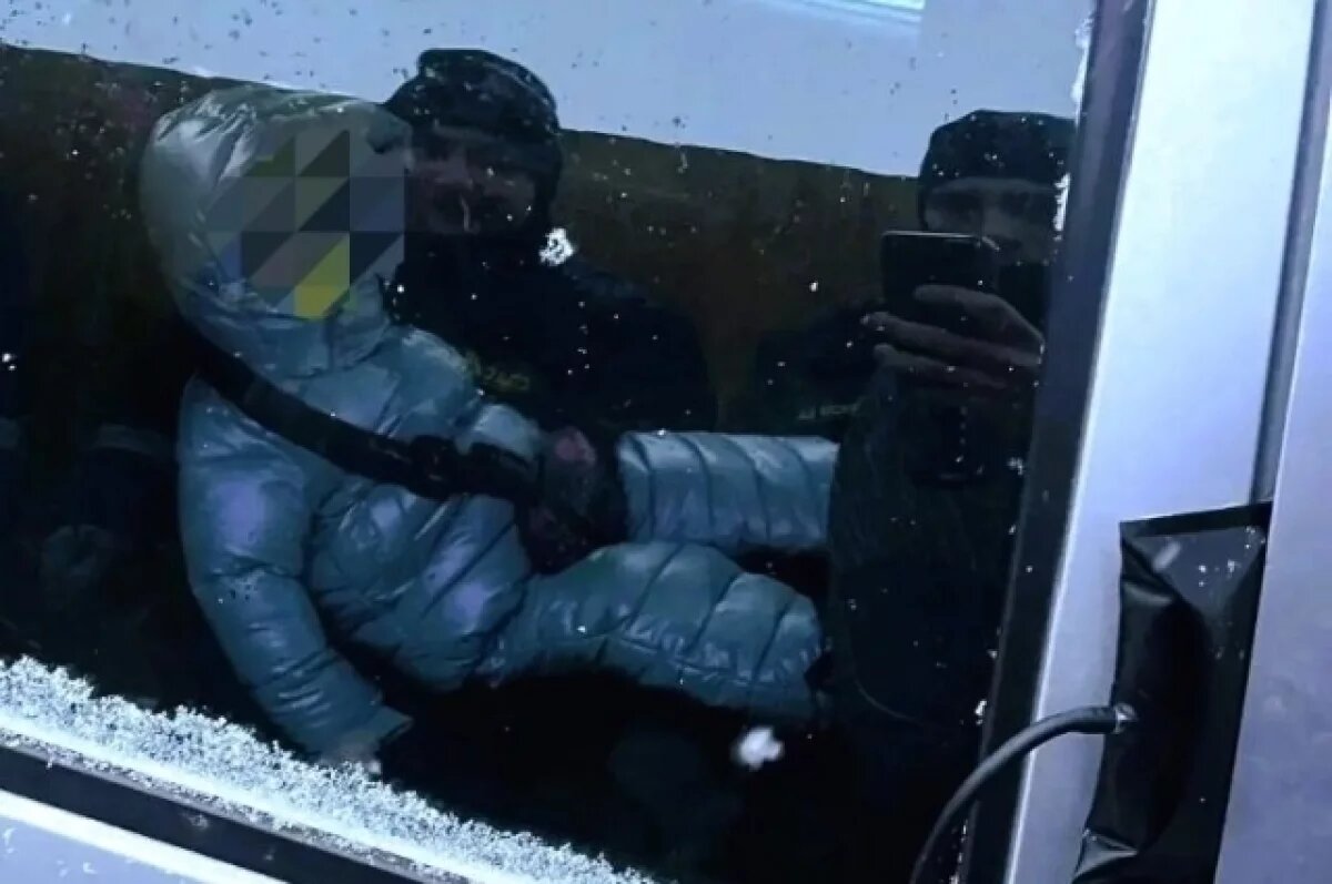    В Ульяновске годовалого малыша освободили из запертой машины