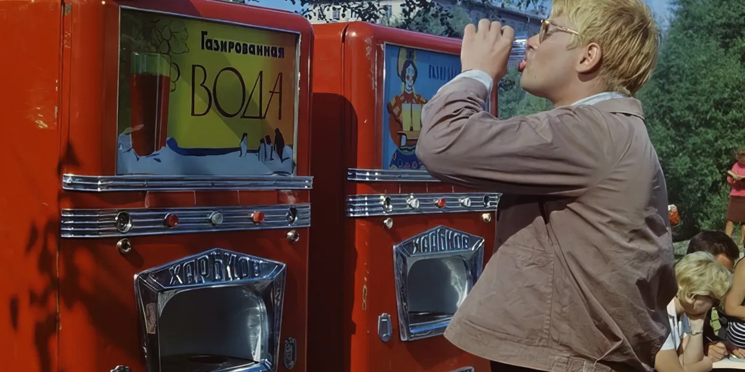 Почему советские автоматы с газировкой в 90-е исчезли? Разбираемся