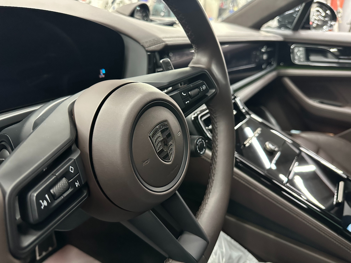 Штутгарт Гараж - автотехцентр полного цикла. У нас можно выполнить техническое обслуживание, ремонт и высококлассный детейлинг. 