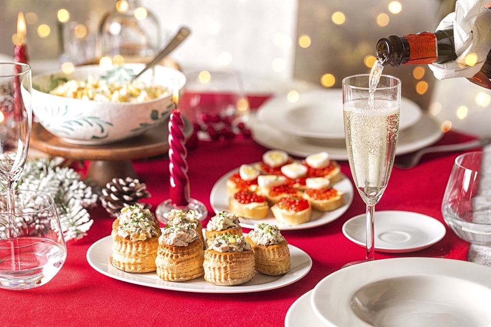    Быстрые закуски - идеальное решение для новогоднего меню, когда особенно важно сочетание красоты, вкуса и минимального времени приготовления. / iStock