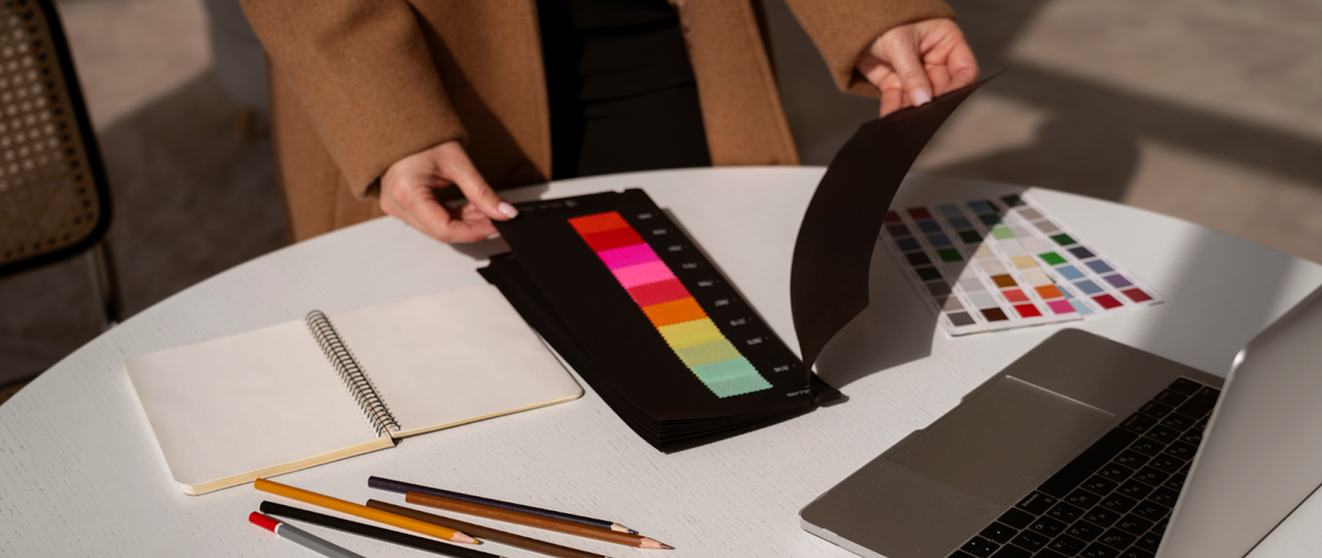 Фото: https://ru.freepik.com/free-photo/high-angle-woman-working-as-interior-designer_41252737.htm