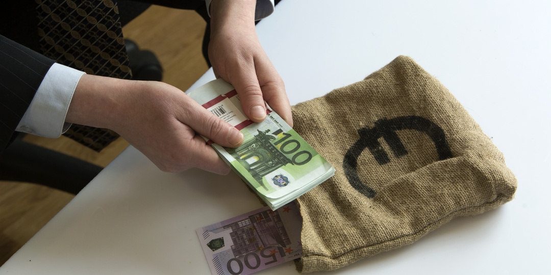 «Что-то здесь не так»: эксперт Кабанов об отмене деклараций доходов чиновников