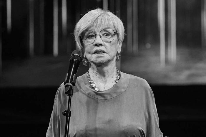 Вера Алентова. Обложка © ТАСС / Сергей Савостьянов