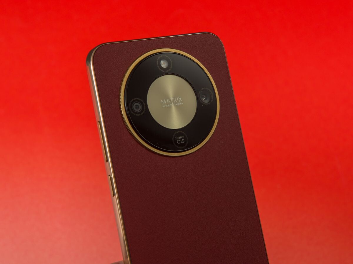    «Смешарики» vs Honor X9d: на сколько серий легендарного мультфильма хватит одного заряда?