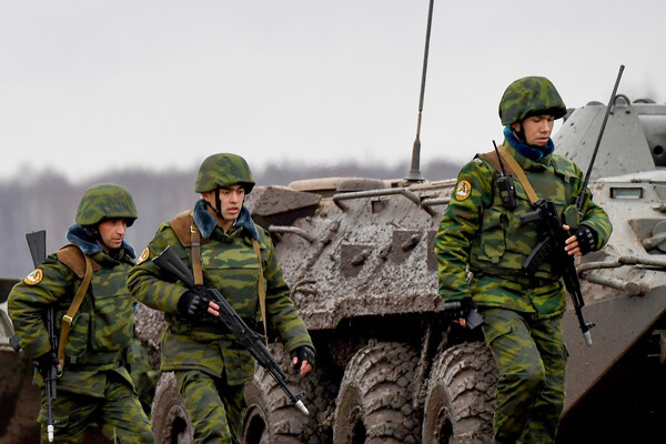Военнослужащие армии Таджикистана / Максим Богодвид/РИА Новости  