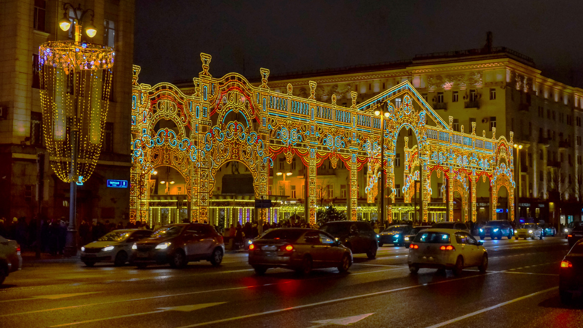Арка на Тверской площади в декабре 2017 года. Фото: Ann Raff / Shutterstock