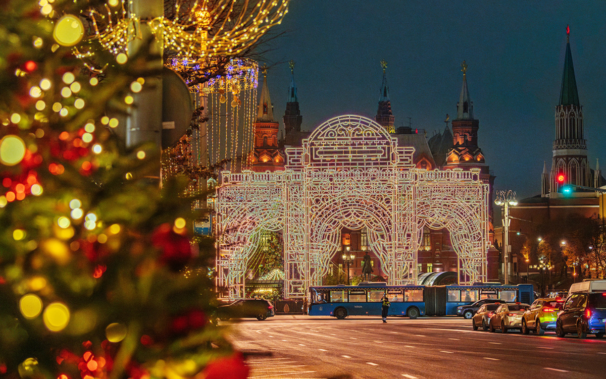 Театральная арка на Манежной площади, 2025 год. Фото: Про Мой район