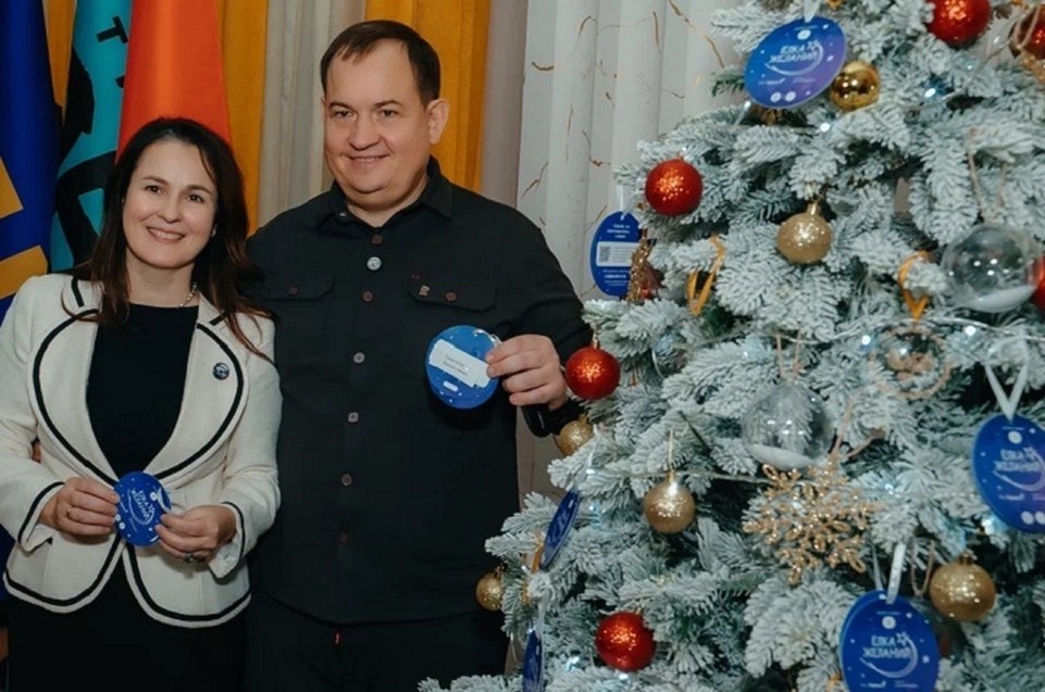    Алексей и Елена Муратовы станут Дедом Морозом и Снегурочкой для трех мальчиков из Донецка в рамках акции «Елка желаний». Фото: ЕР ДНР