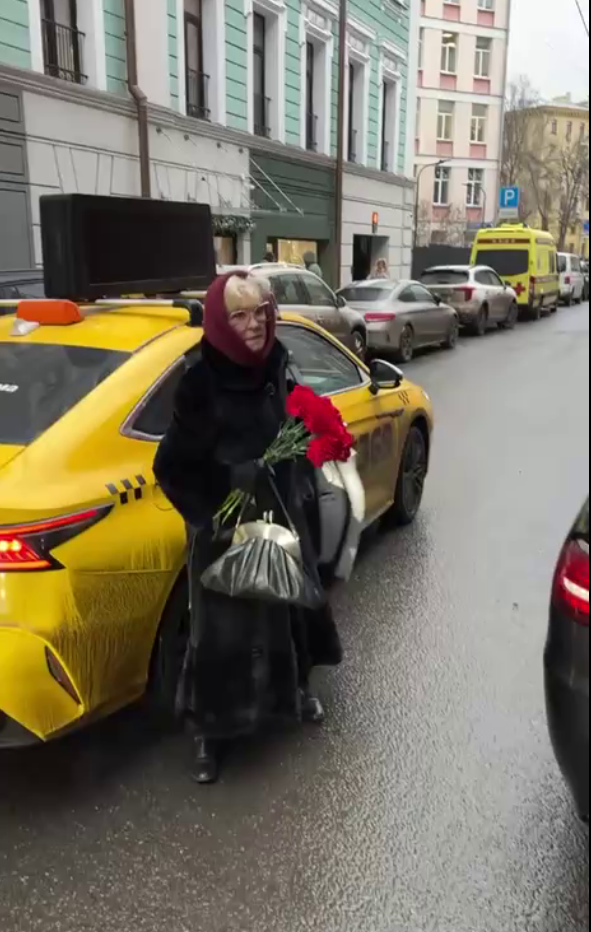 Вера Алентова на прощании с Лобоцким. Кадр из видео, соцсети