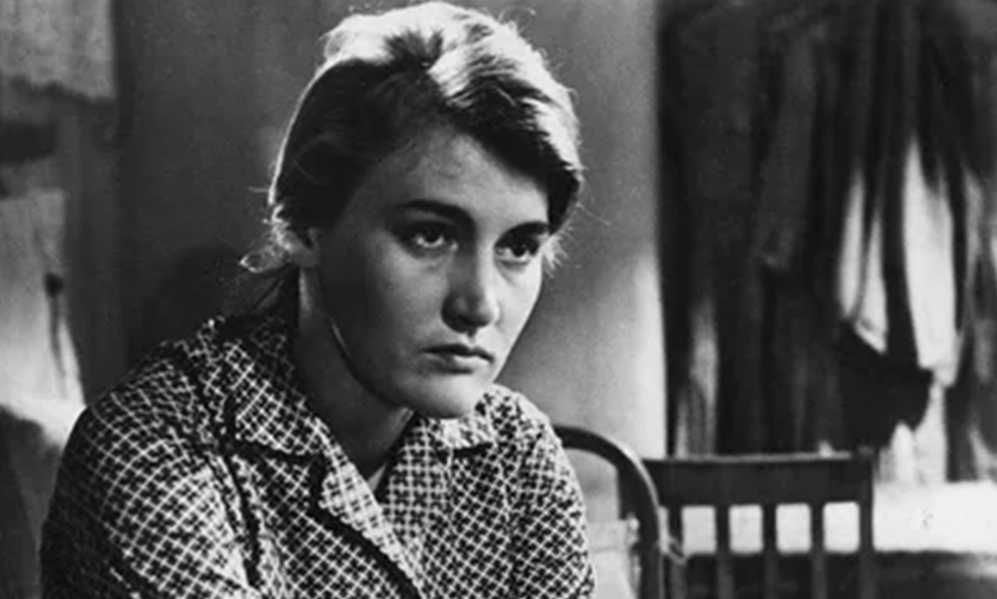 Шукшин заметил, что талант Бурковой — "из народа". Фото: кадр фильма "Живёт такой парень"