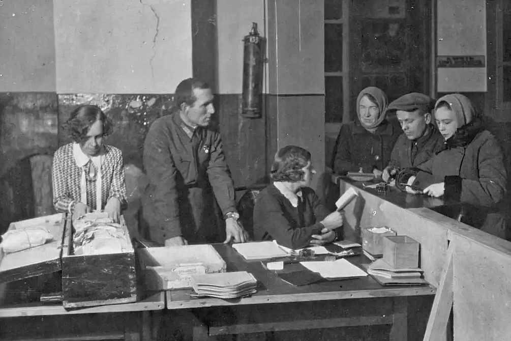 Начало выдачи паспортов в СССР. Фото из открытых источников.