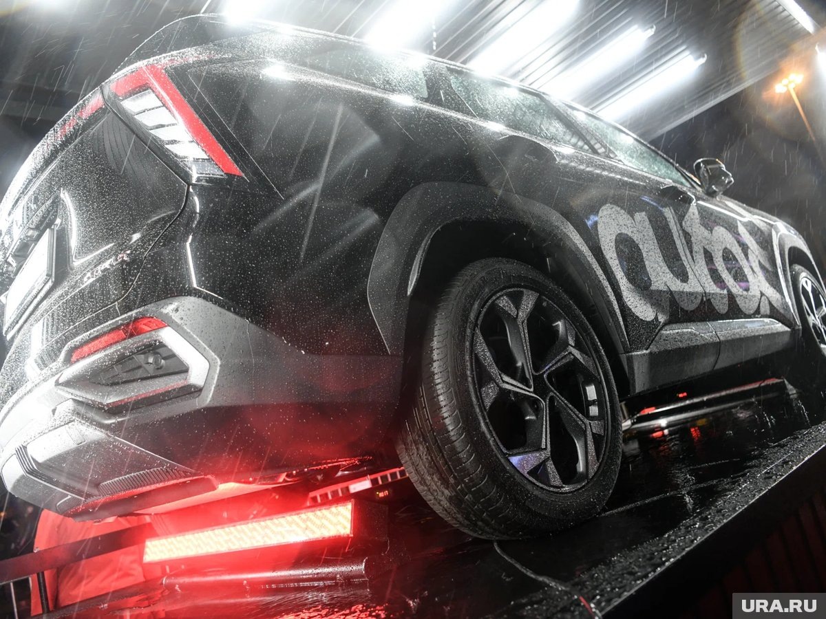     Дорогой внедорожник вернули жителю Санкт-Петербурга (архивное фото)