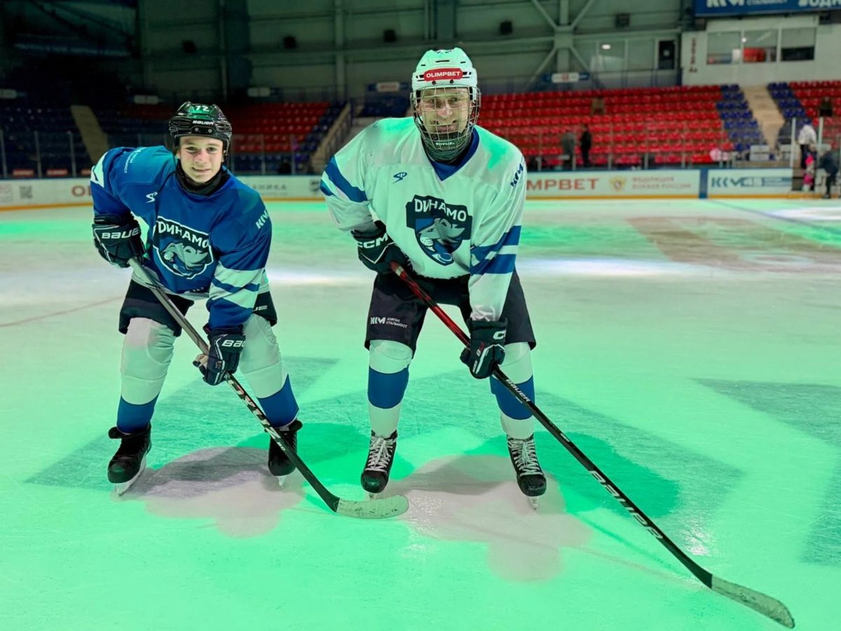    Глава СУСК вместе с подростком вышел на лед