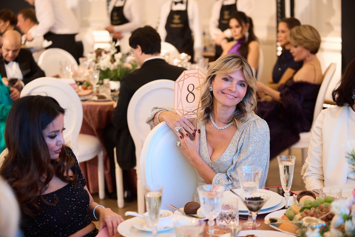     Как по нотам: аукцион «Лучшая елка 7.12» и гастроспектакль по мотивам сказки «Щелкунчик»