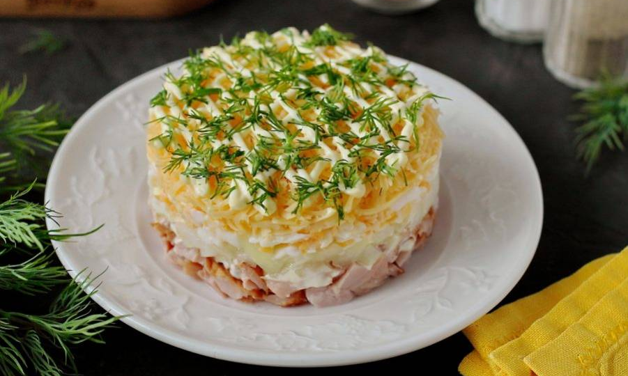 Салат с мясом на Новый год: очень вкусный и сытный рецепт