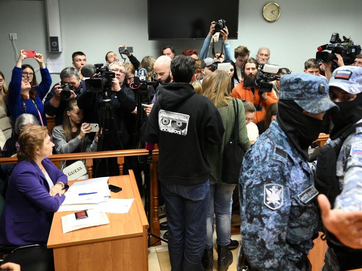    Адвокат покупательницы квартиры певицы Ларисы Долиной Полины Лурье Светлана Свириденко на рассмотрении иска о выселении Долиной из квартиры в Московском городском суде | © РИА Новости / Владимир Астапкович