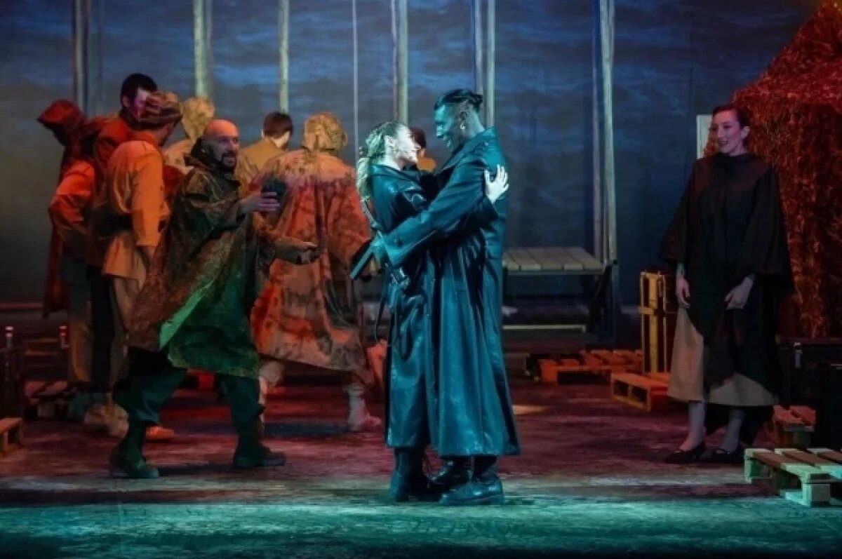    Сцена из спектакля «Отелло».