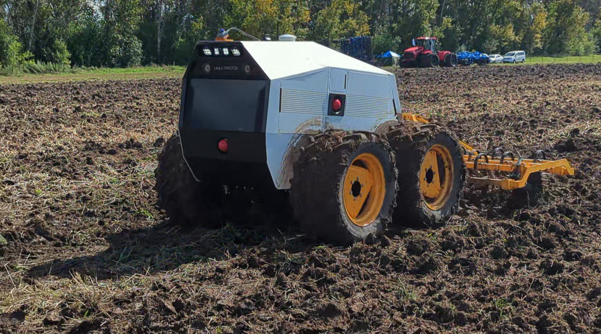 Роботизированный трактор, который выполняет все основные сельхозоперации. Также он может обслуживать животноводческие комплексы.. Источник: Cognitive Pilot