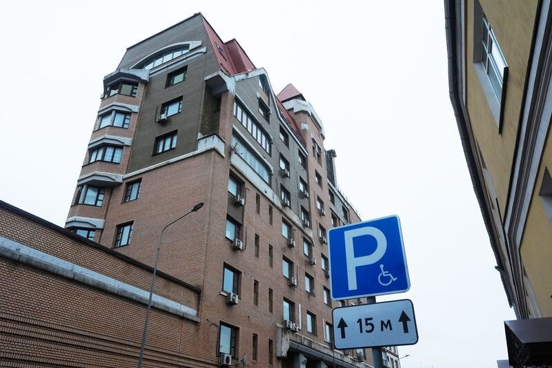    Жилой дом в Ксеньинском переулке, в котором находится квартира певицы Ларисы Долиной / Источник: © ИЗВЕСТИЯ/Андрей Эрштрем