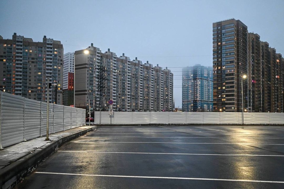    Площадку для автобусов построили возле станции метро. Фото: t.me/polyakov_kv