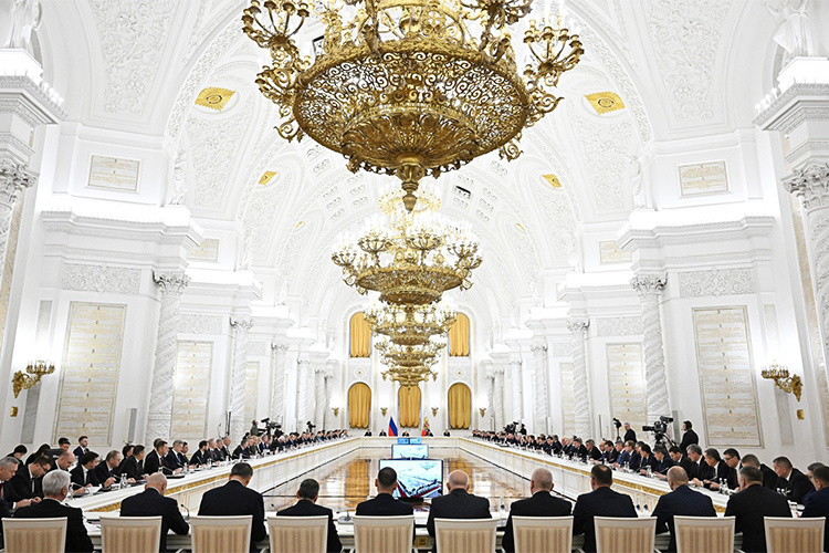    Владимир Путин провел в Георгиевском зале Кремля итоговое заседание Государственного совета, посвященное подготовке кадров для экономики.   
Фото: kremlin.ru