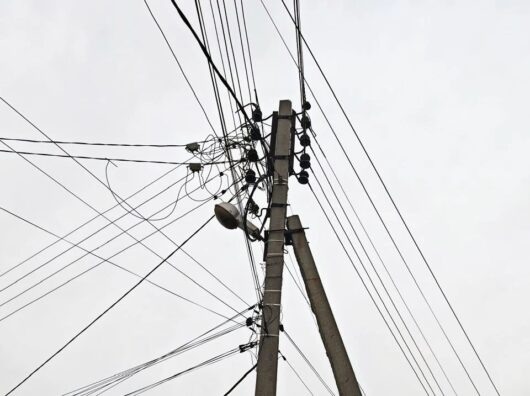    Столб с проводами //Фото Россети-юг