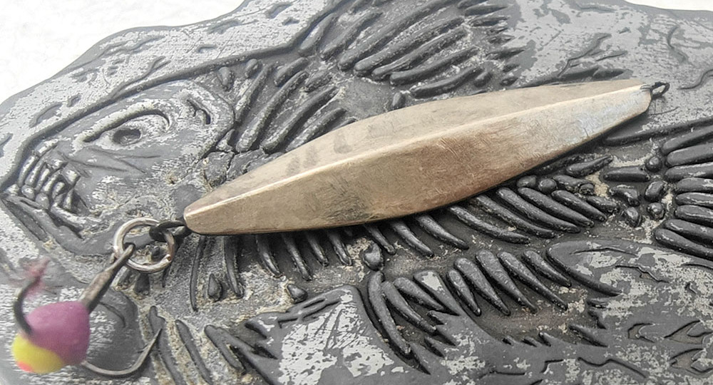 Разбирая запасы зимних блесен...