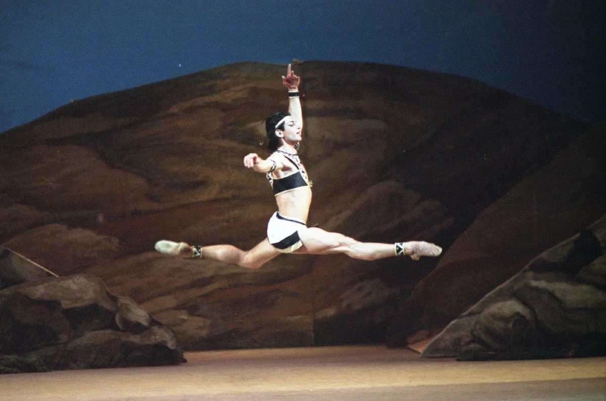 Бражников А.Н. Ц. Пуни. Балет 'Дочь фараона'. Большой театр. пост. 2000г. Сцена из спектакля. 1-е действие, 3-я картина. Из фондов Музея музыки.