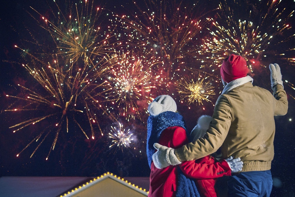    Покупка сертифицированной пиротехники в проверенном месте, дотошное следование инструкции и выбор подходящей площадки сведут риски к минимуму. / iStock