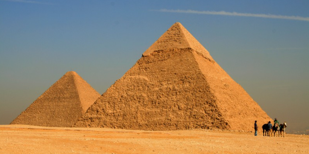 В основании пирамиды Хефрена есть элемент, который не вписывается в привычную версию строительства