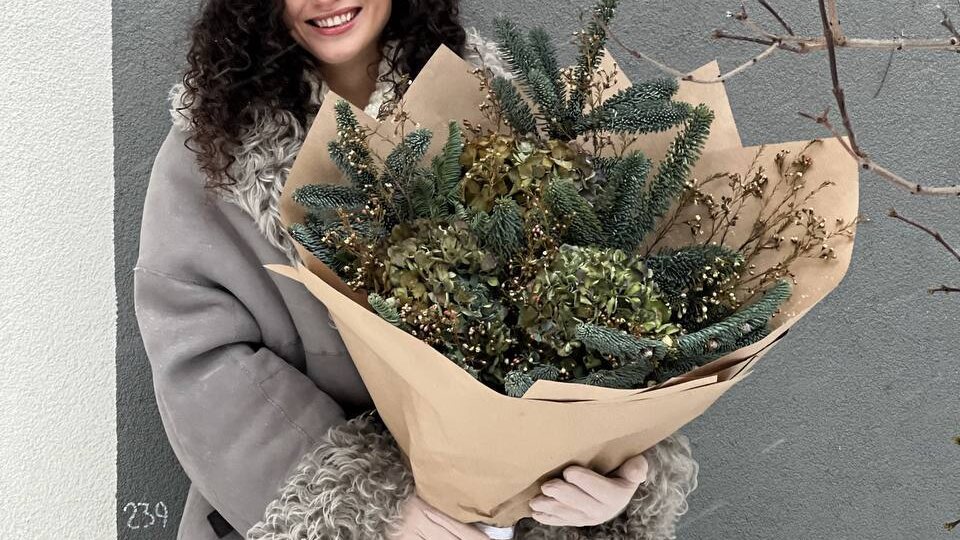 Новогоднее настроение начинается со снега, сладких мандаринов и запаха хвои