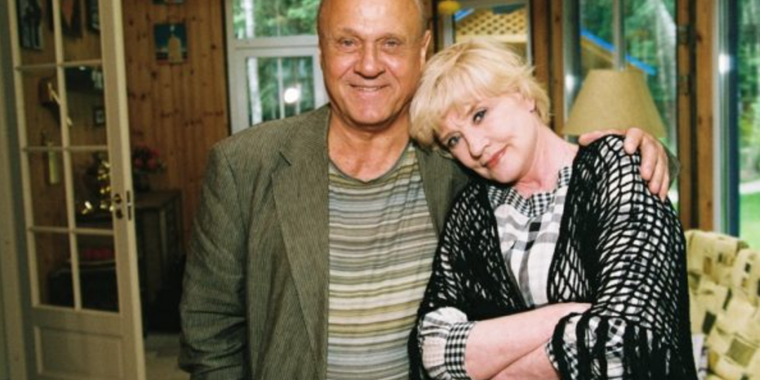 С трудом нашла фотографии интерьера дома Веры Алентовой. Как же обустраивала свою жизнь самая известная семейная пара советского кино?