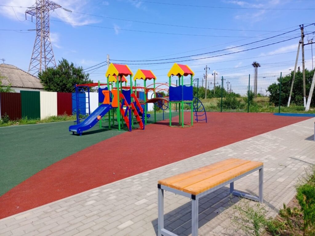      детская площадка в х. Калинин Ирина