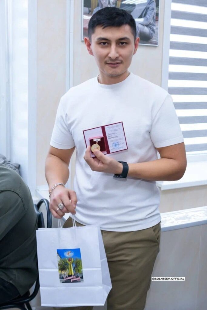     11 оренбуржцев получили знак «Почётный донор России» Оренбуржье
📷    11 оренбуржцев получили знак «Почётный донор России» Оренбуржье
📷    11 оренбуржцев получили знак «Почётный донор России» Оренбуржье
